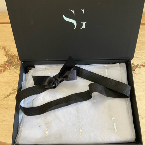 Stephanie Gottlieb Box - Picture 3 of 5